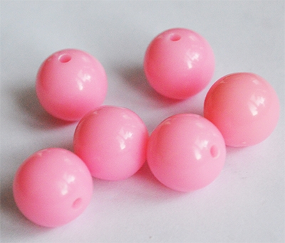 Akryylihelmi 14mm vaaleanpunainen, reikä 2mm, pakkauksessa 6 kpl