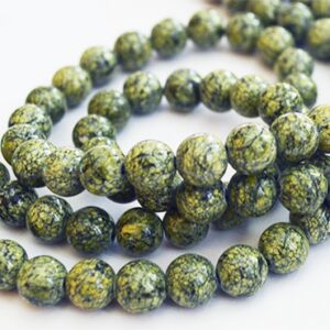 Jadeiit 8mm looduslik kivi värvitud roheline, ava 1mm, pakis 10 tk