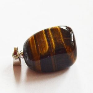 Tiikerinsilmä riipus 28x12mm luonnonkivi, messinkikoukulla, 1 kpl per pakkaus