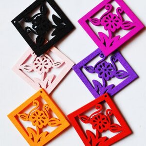Puidust ripatsid  24x24mm, mix, pakis 6 tk