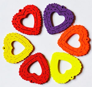 Puidust ripatsid  24x24mm, mix, pakis 6 tk