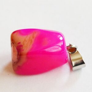 Akaattiriipus 26x10mm luonnonkivi, värjätty, messinkikoukulla, 1 kpl per pakkaus