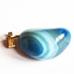 Akaattiriipus 26x10mm luonnonkivi, värjätty, messinkikoukulla, 1 kpl per pakkaus