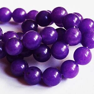 Jade  8mm luonnonkivi värjätty lila, reikä 1mm, pakkaus 12 kpl