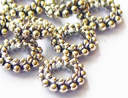 Metallist vahehelmes 8mm värv ant.hõbe, ava 2,8mm, pakis 10 tk