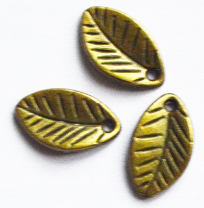 Antiikkipronssi metalliriipus Lehti 13x7mm, 8 kpl pakkauksessa 