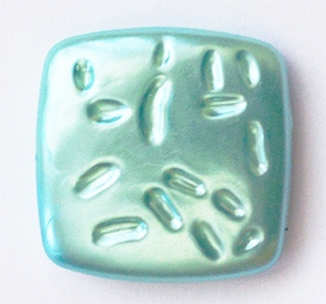 Akrüülhelmes 25x25mm pärliläikeline kandiline  helesinine, ava 1mm, pakis 1 tk