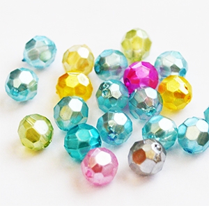 Plasthelmes 7,5x8mm, mix, ava 1mm, 20 tk