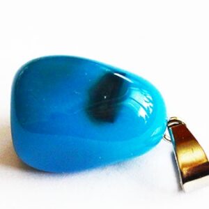 Akaattiriipus 28x10mm luonnonkivi, värjätty, messinkikoukulla, 1 kpl per pakkaus