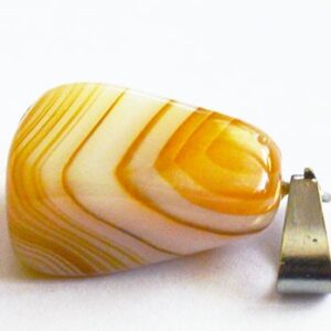 Akaattiriipus 27x10mm luonnonkivi, värjätty, messinkikoukulla, 1 kpl per pakkaus