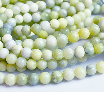 Jade 6mm luonnonkivi, vaalean harmaa-vihreä, reikä 1mm, 15 kpl pakkauksessa