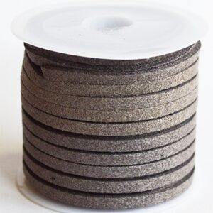 Kunstseemisnahast pael 3x1,5mm tumehall, pakis 1 rull u 5 meetrit.