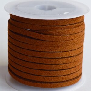 Kunstseemisnahast pael 3x1,5mm pruun, pakis 1 rull u 5 meetrit.