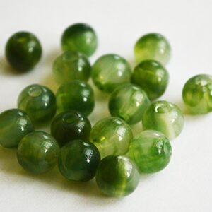 Akrüülhelmes  7,5-8mm, läbikumav roheline, ava 1mm, pakis 17 tk
