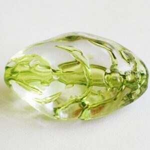 Akrüülhelmes  30x20mm, heleroheline läbipaistev, ava 3mm,  pakis 1  tk