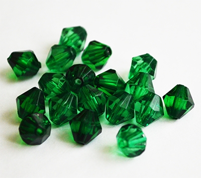 Akryylihelmi bicone 7x7mm, tummanvihreä, reikä 1mm, pakkaus 18 kpl