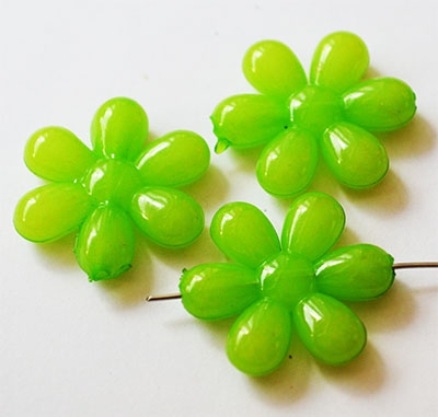 Akryylihelmi Kukka 25x5mm, reikä 1,5mm vihreä, 1 kpl pakkaus