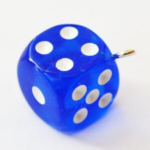 Hartsi riipus Dice 23x19x19mm, reikä 2mm läpinäkyvä sininen, pakkaus 1 kpl.