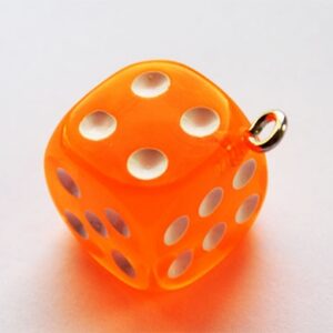Hartsi riipus Dice 23x19x19mm, reikä 2mm läpinäkyvä oranssi, pakkaus 1 kpl.