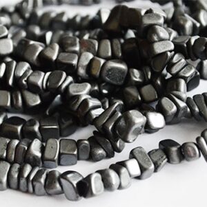 Sünteetilise Hematiidi chipsid 5-11mm, ava 1mm, pakis niidil u 42 cm