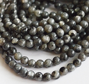 Labradoriit 4mm looduslik kivi, ava 0,8mm, pakis 20 tk