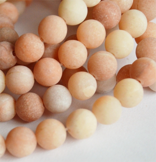 Jadeiit 8-8,5mm looduslik matistatud, ava 1mm, 1 tk