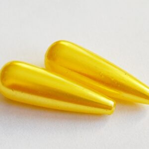 Akryyli helmiäinen pisara 30x10mm, keltainen, reikä 1,5mm, 2 kpl