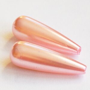 Akryyli helmiäinen pisara 30x10mm, vaaleanpunainen, reikä 1,5mm, 2 kpl