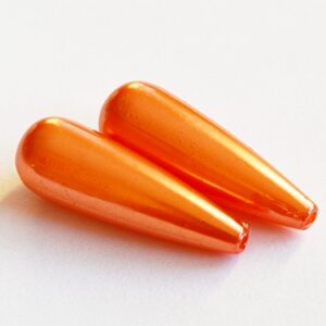Akryyli helmiäinen pisara 30x10mm, oranssi, reikä 1,5mm, 2 kpl