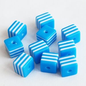 Kunstvaigust kandiline helmes 8mm helesinine-valge, ava 1,5mm, 10 tk