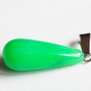 Jadeiit ripats 30x11mm looduslik, värvitud roheline, messingist haagiga, 1 tk