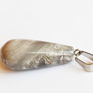 Ahhaat ripats 30x11mm looduslik värvitud, messingist haagiga, 1 tk