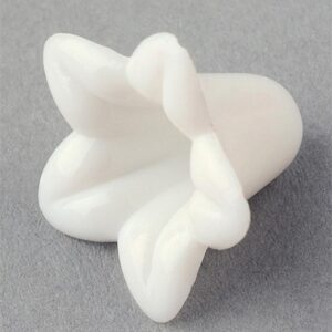 Акриловый Цветок 17x17mm, отверстие 1,5мм, белый, 1 шт.   Невозможно отправит с обычном- или заказным макси письмом.