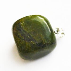 Jadeiit ripats 26x16x15mm looduslik, 1 tk