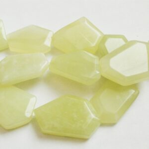 Jadeiit 35-40x25x30mm looduslik helekollane, 1 tk