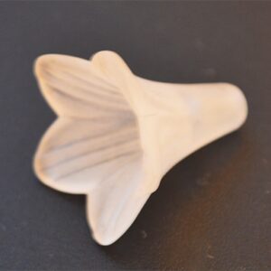 Бусина акриловый Цветок 22x22mm, отверстие 2мм, белый, 1 шт.   Невозможно отправит с обычном- или заказным макси письмом.