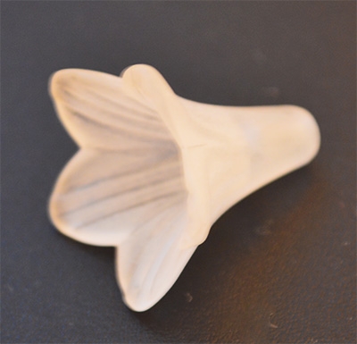 Akryylihelmi kukka 22x22mm, reikä 2mm, valkoinen, 1 kpl