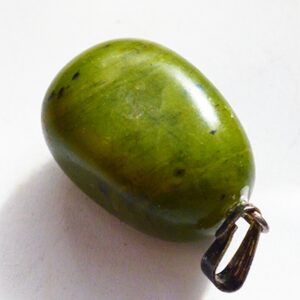 Jadeiit 33x16x14,7mm looduslik, 1 tk  Ei saa saata maksikirjadega