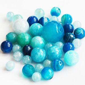 Erinevate looduslike ja sünteetiliste kivihelmeste mix 6-16mm, värvitud sinisekirju, ava 0.8-1mm, pakis 38 tk, 1 tk