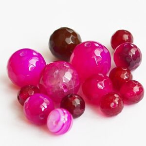 Erinevate looduslike ja sünteetiliste kivihelmeste  mix 7-14mm, värvitud ava 0.8-1mm, pakis 14 tk, 1 tk