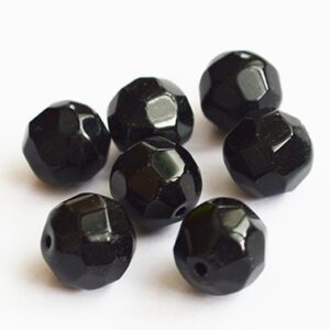 Erinevate looduslike ja sünteetiliste kivihelmeste  mix 10mm, lihvitud, värvitud must, ava 1mm, pakis 10 tk.