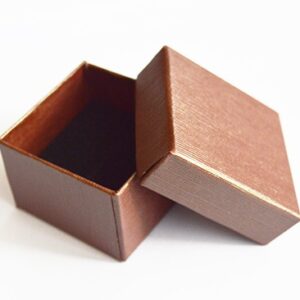 Kinkekarp 50x50x20mm hallikaspruun - 1 tk.  Ei saa saata maksikirjadega.