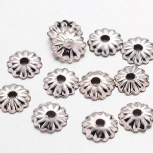 Helmihattu hopean värinen  5x1,5mm, aukon koko 1mm, pakkaus n  330 kpl