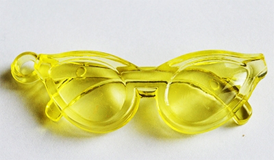 Akrüülist ripats Prillid 63.5x20x8mm, ava 4mm kollane, 1 tk