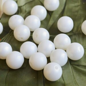 Akrüülhelmes  10mm, ava 1mm, valge, 10 tk
