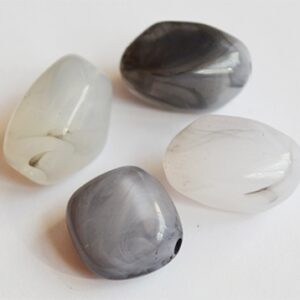 Akrüülhelmed 20x10-16x6mm, hallid, ava 1mm, pakis 4 tk