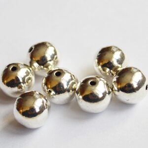 Ant.hõbedane metallhelmes 8mm, ava 1mm, pakis 10 tk.