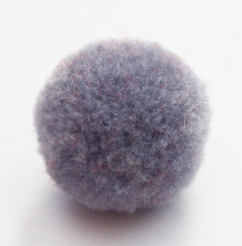 Polüestervillast pom-pom pall 20mm hall, 1 tk. Ei saa saata liht- ega tähitud maksikirjaga.