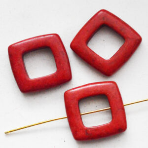 Howliitti 20x20mm tummanpunainen, 4 kpl.