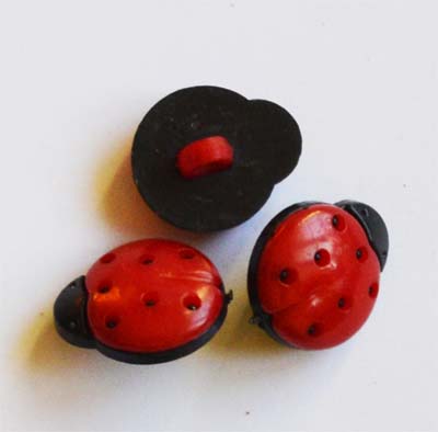 Akrüülhelmes nööp Lepatriinu 15mm,1 tk